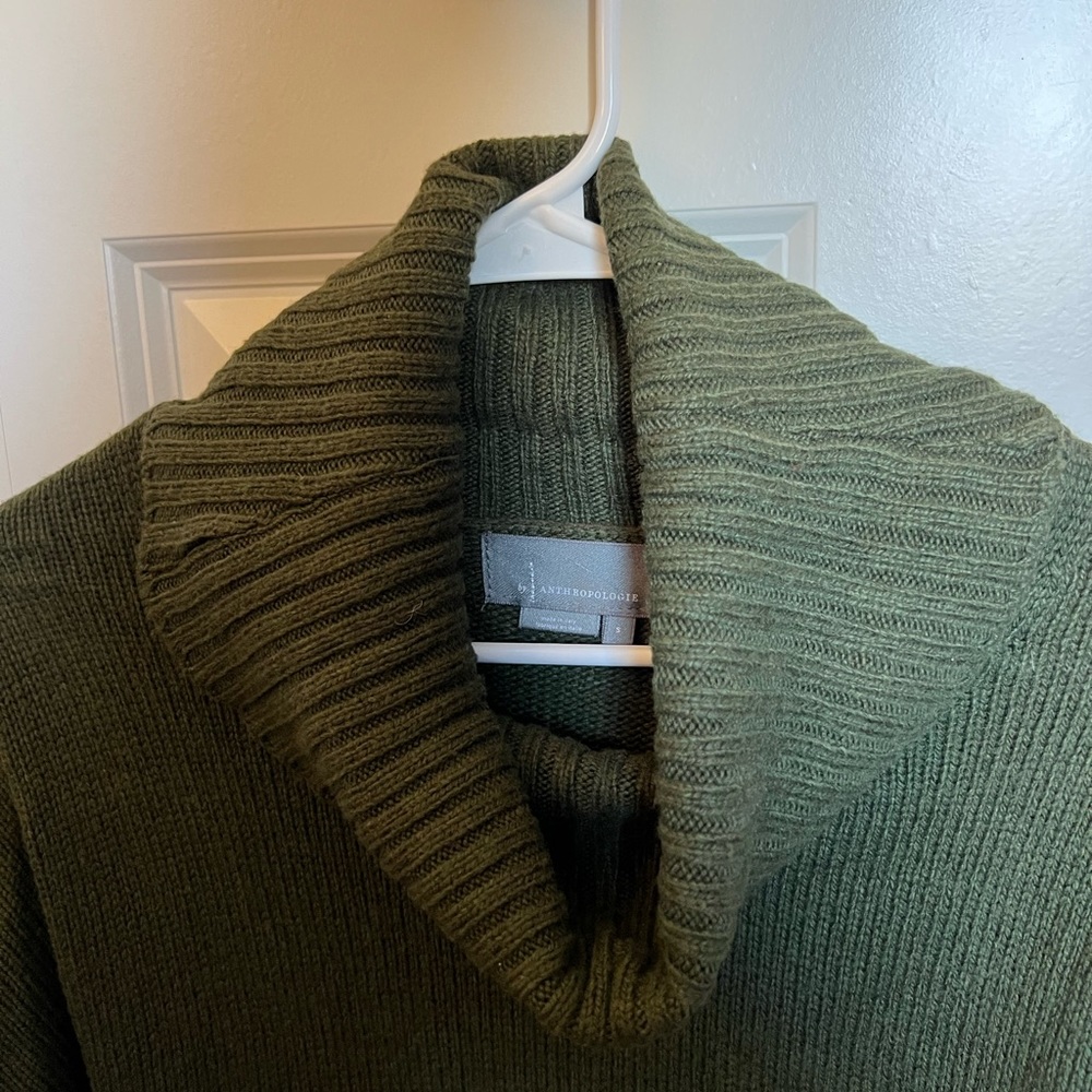 Gorgeous Anthropologie Turtleneck sweater